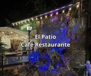 Ambiente interior cálido y rústico de El Patio Café y Restaurante en Salento, Quindío, especializado en Trucha fresca y cocina regional.