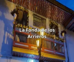 Fachada del restaurante rústico La Fonda de los Arrieros en Salento, Quindío, especializado en Bandeja Paisa y platos típicos.
