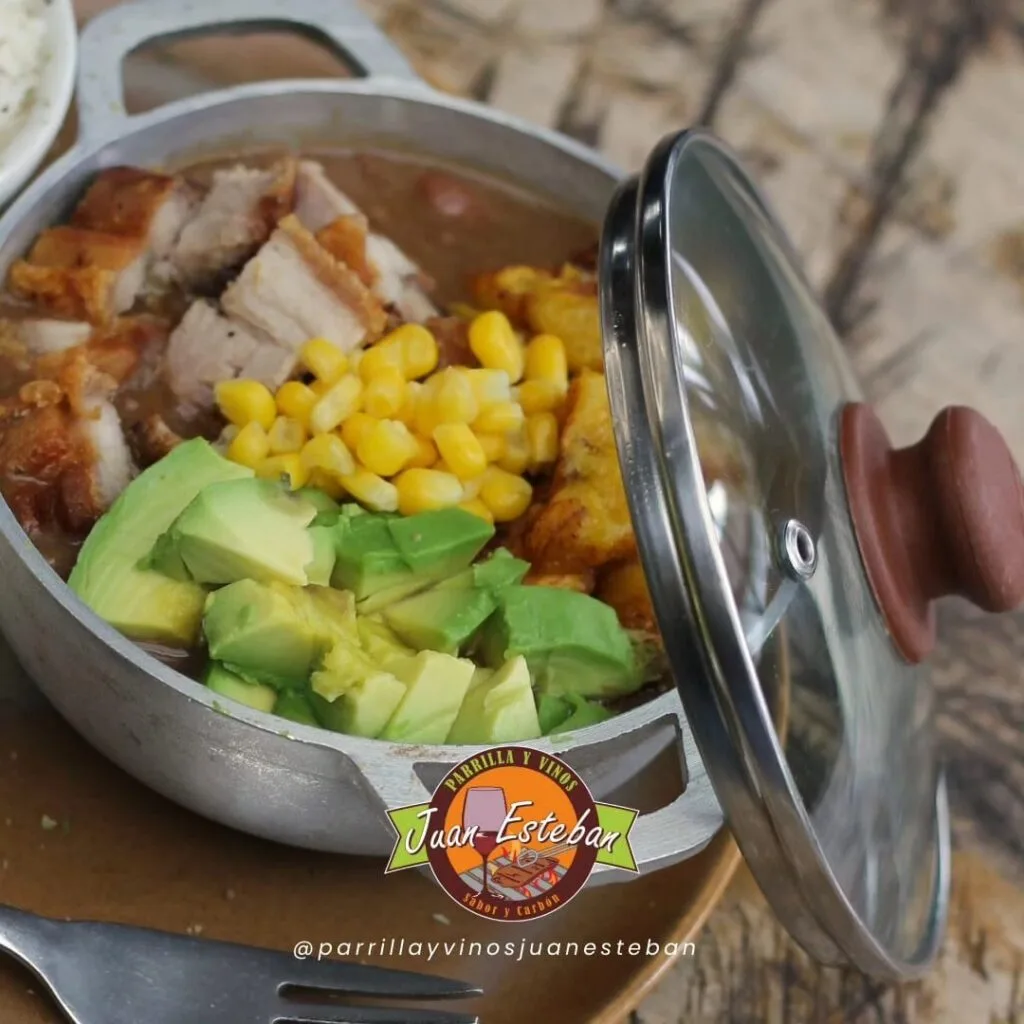 Cazuela Frijoles Parrilla y Vinos Juan Esteban Salento